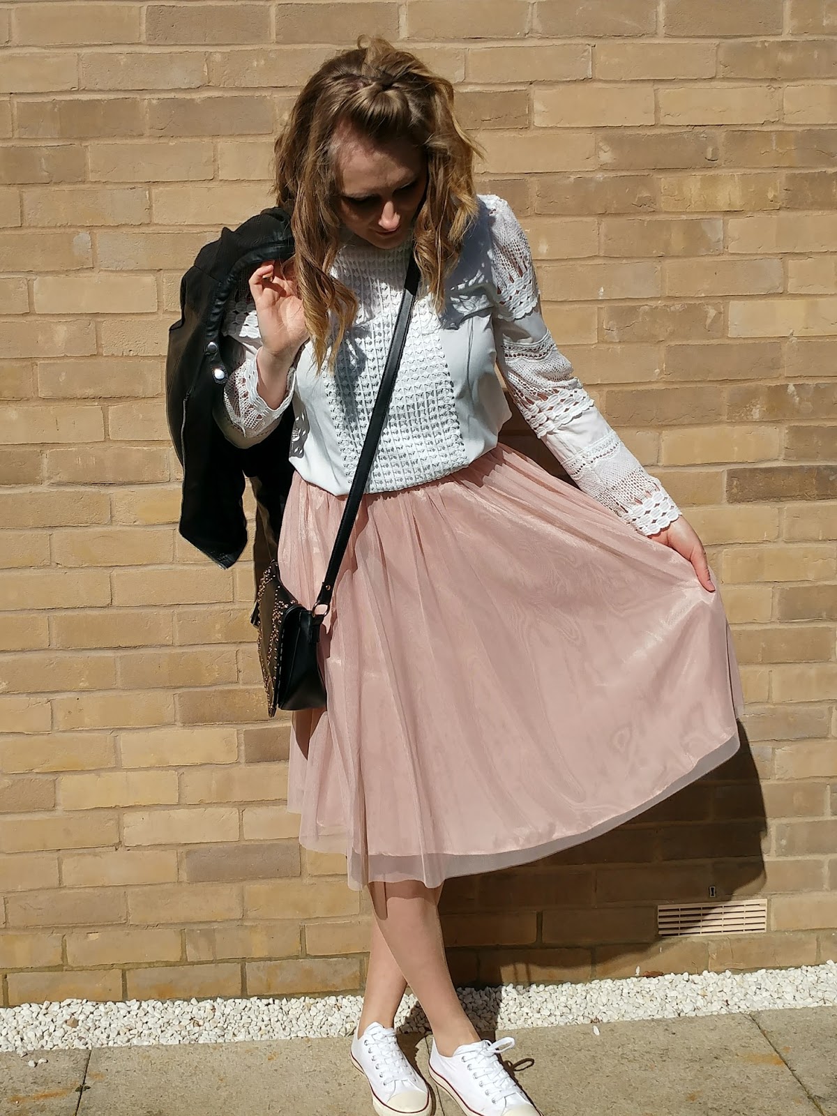 Casual tulle skirt czyli ramoneska, tiulowa spódnica i strój Casual tulle skirt czyli ramoneska, tiulowa spódnica i strój